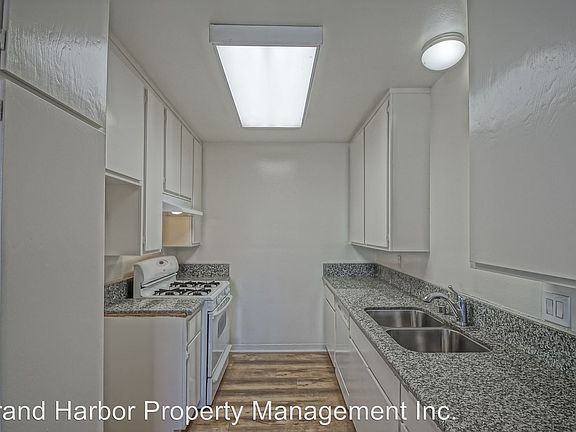 5th image of 3650 Garnet St APT 11