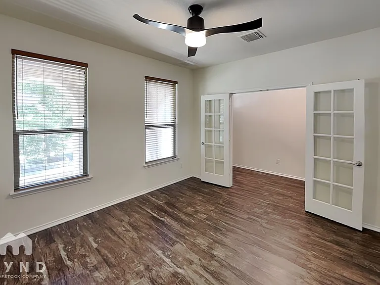 1125 Sampley Ln — Photo 10