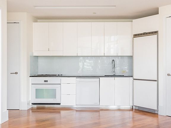 3rd image of 10-17 Jackson Ave #6FF