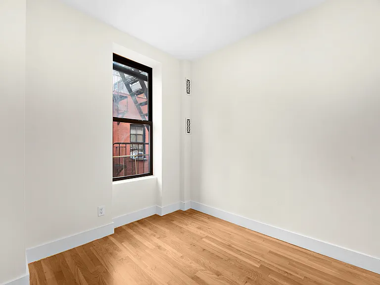 358 W 45th St #4C — Photo 6