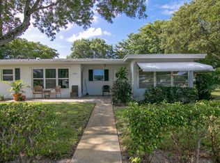 1086 S Oakridge Cir, Lake Worth, FL 33462