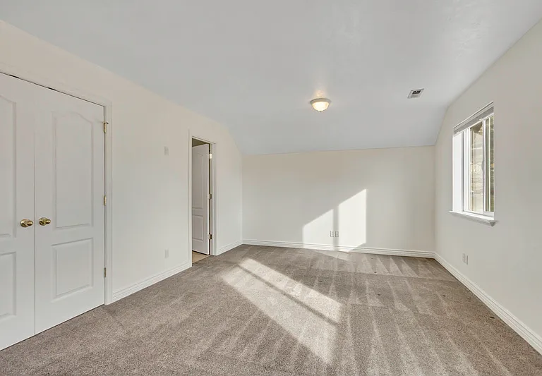 692 E 180 N — Photo 11