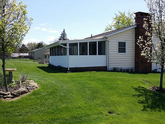 5th image of 63092 Hickory Ln