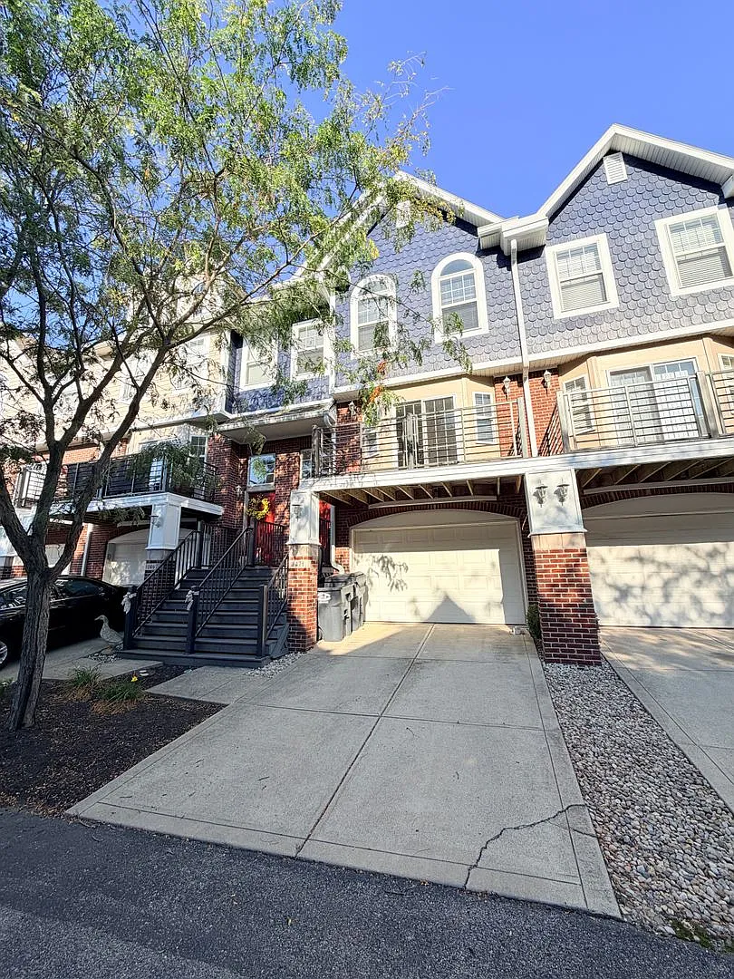 Now Showing: 3 Bedroom/2.5 Bathroom Townhome Located At 1471 Autumn Oak St. In Greenwood, In. — Photo 2
