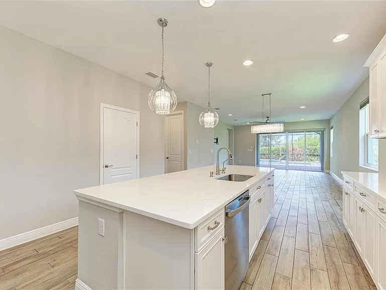 4745 Antrim Dr — Photo 25