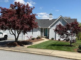 335 Williams Meadow Loop, Hendersonville, NC 28739