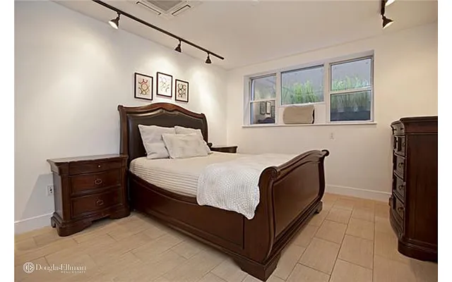 Rented by Douglas Elliman | media 16