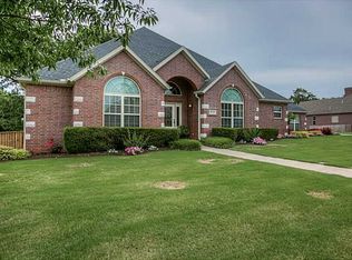 8739 Crest Ln, Springdale, AR 72762