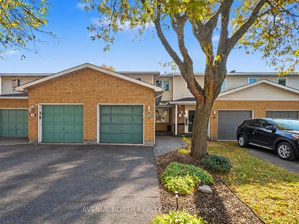 82 Thornbury Cres, Ottawa, ON K2G 6C3