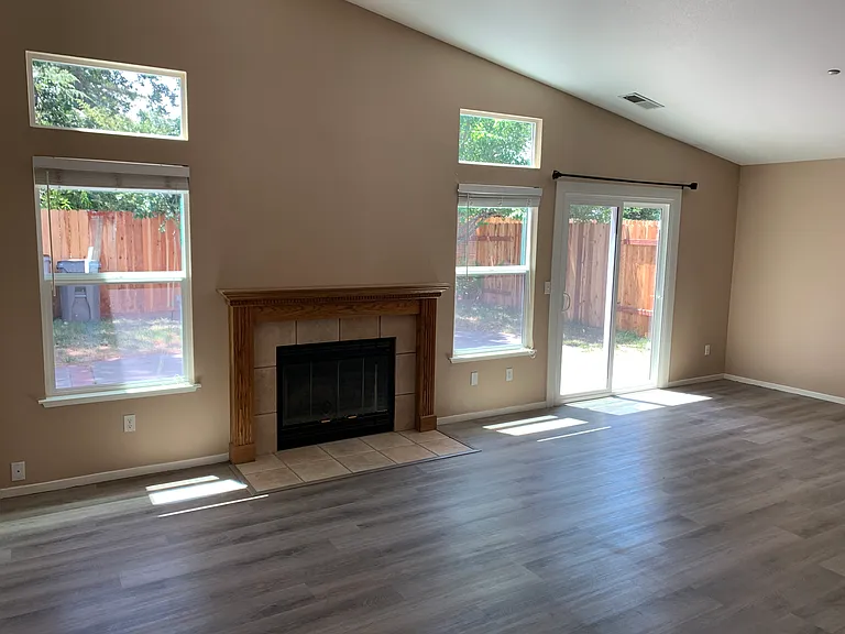 584 Ariel Ct — Photo 6