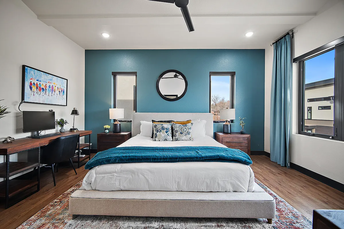 +2nd floor
+Primary bedroom
+King bed
+Attached bathroom
+Walk-in closet - Trenton Park Grv