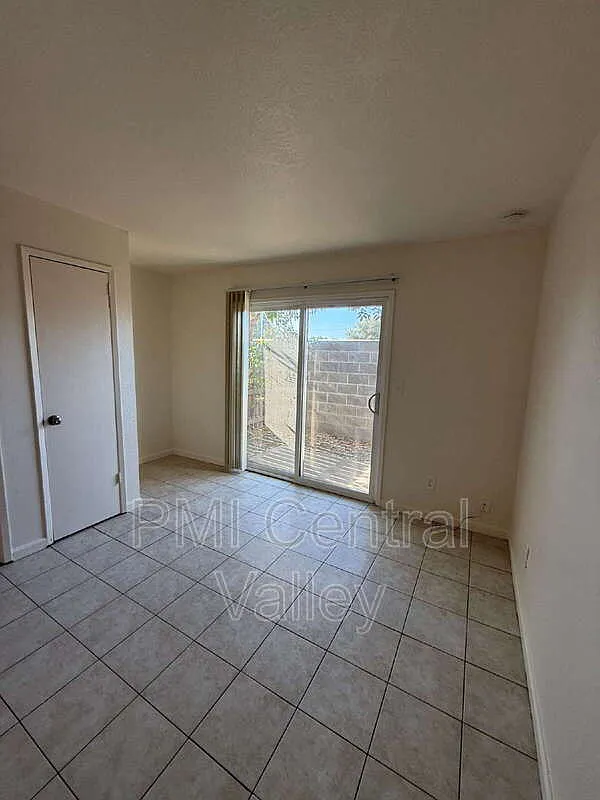 2 bed, 1.5 bath, 896 sqft, $1,600 — Photo 4