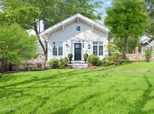 11 Chapel Ln, Riverside, CT 06878