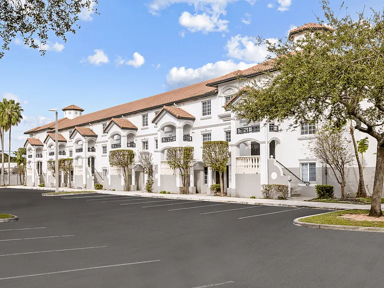 Venice Cove Apartments — Photo 3