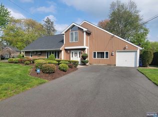 50 Knollwood Dr, Paramus, NJ 07652