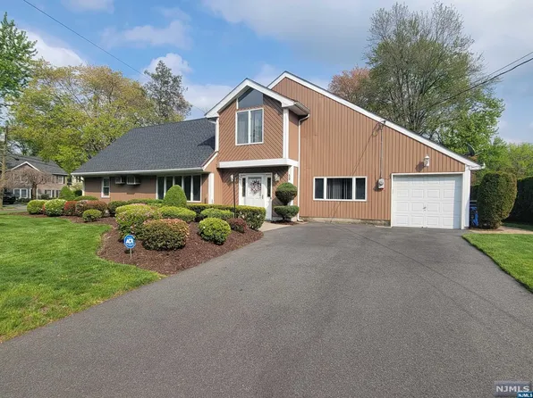 50 Knollwood Dr, Paramus, NJ 07652