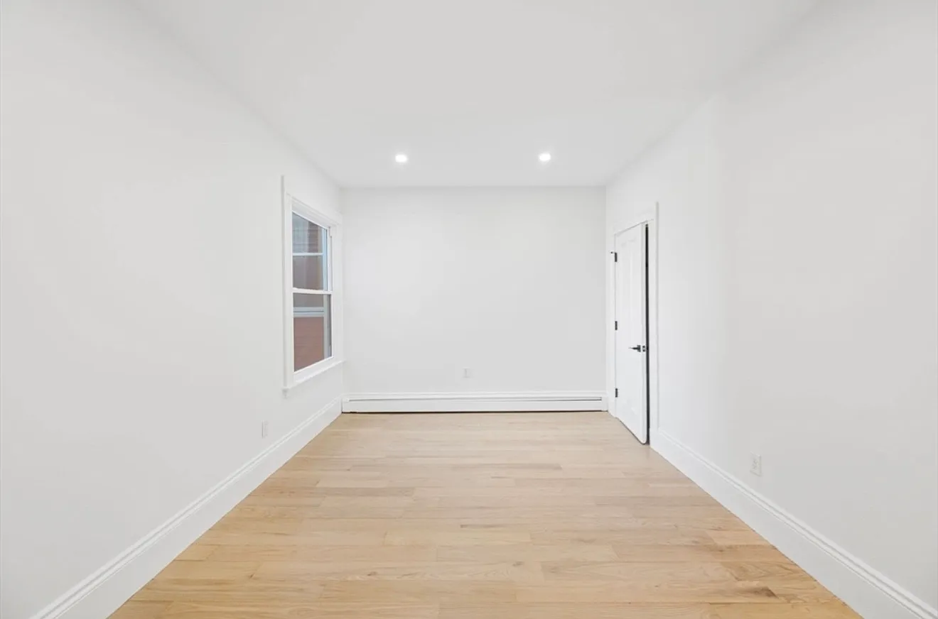 3 bed, 1190 sqft, $4,500 — Photo 2