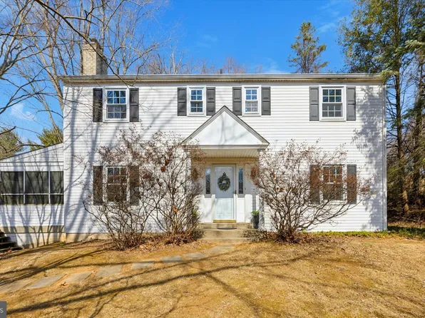 2555 Crum Creek Dr, Berwyn, PA 19312