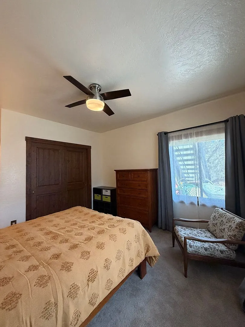 1 Bedroom 1 Bath West Glenwood Apartment for Rent — Photo 4