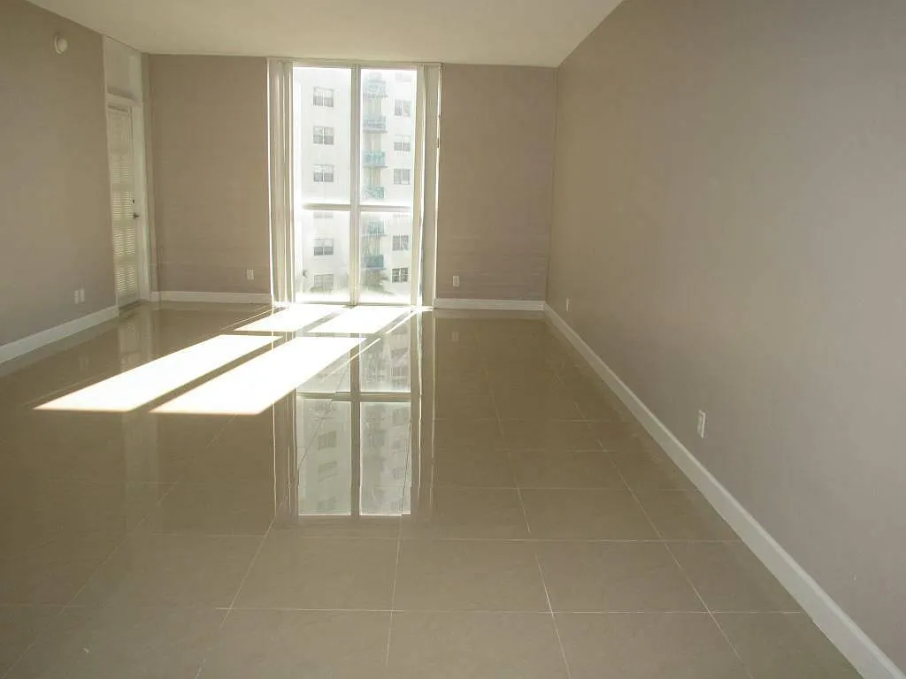 3901 S Ocean Dr — Photo 4