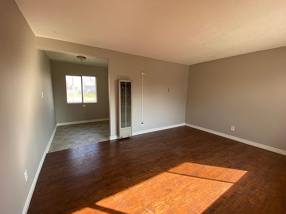3rd image of 4826 E 58th St #G