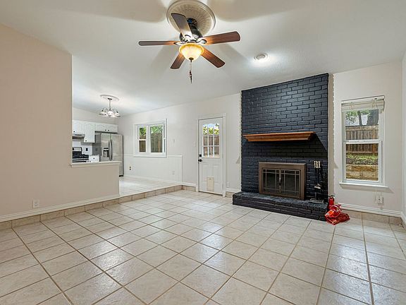 4th image of 920 Acorn Oaks Dr