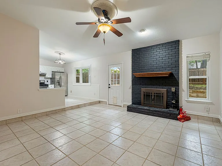 920 Acorn Oaks Dr — Photo 4