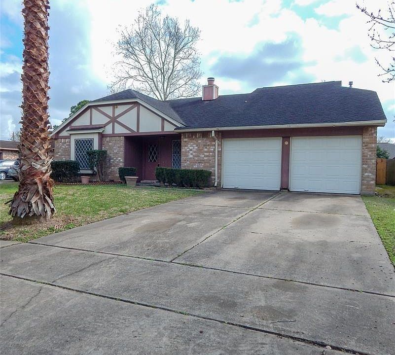1st image of 15815 Cerca Blanca Dr