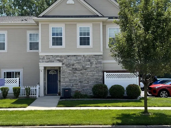 25978 Maritime Cir S, Harrison Township, MI 48045
