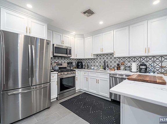 5th image of 551 Gutheil Pl Floor 2