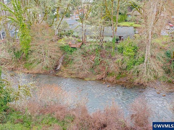 5th image of 989 SW Hunter St