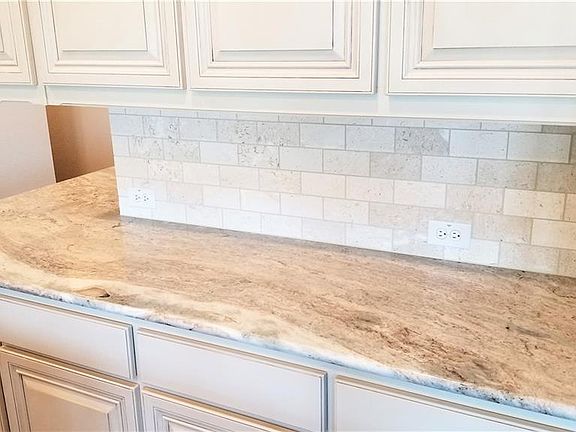 4th image of 4407 Juniper Ln