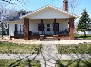 113 S Division St, Sumner, IA 50674