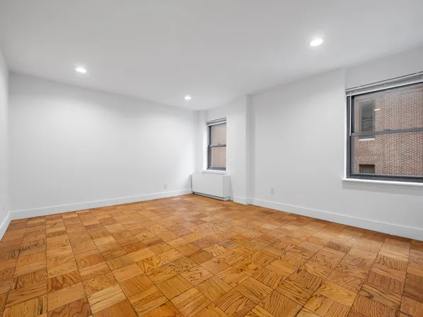 207 East 37th Street image 2 of 12