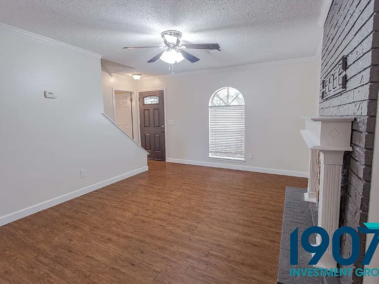1201 Kings Ct — Photo 5