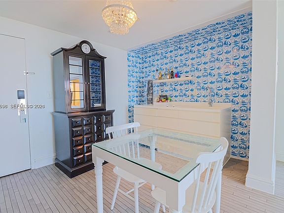 5th image of 1100 West Ave #1617