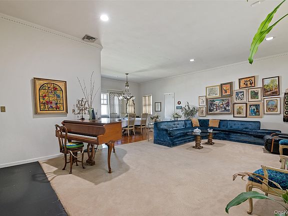 4th image of 1026 W Broadway