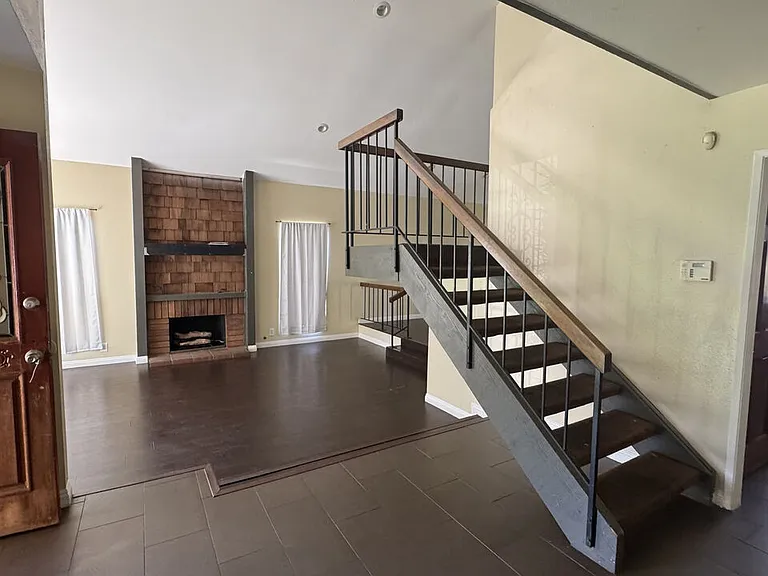845 N Juarez St — Photo 4