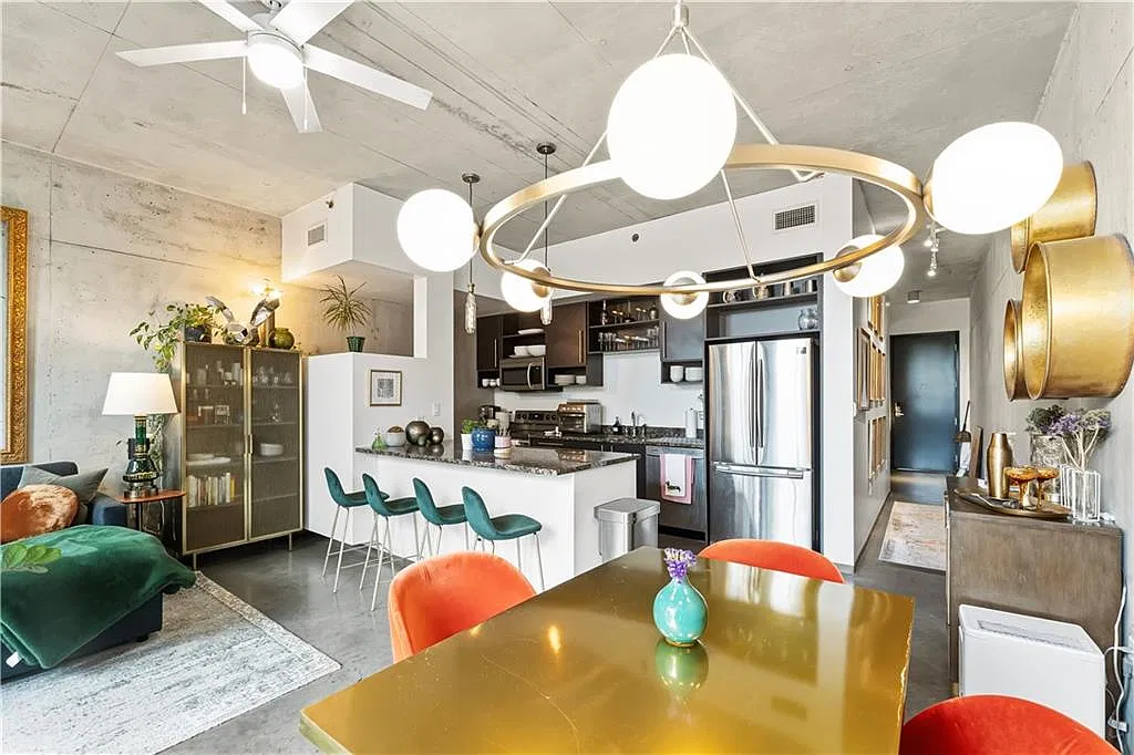 1 bed, 1.0 bath, 795 sqft, $1,950 — Photo 2