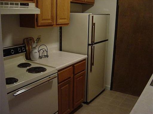 2nd image of 10 Basswood Ave APT C5