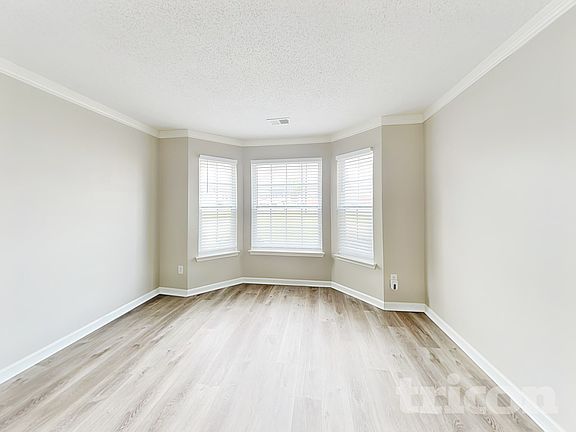 3rd image of 135 Belmont Ter