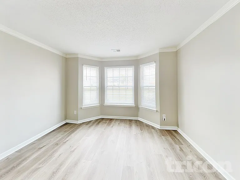 135 Belmont Ter — Photo 3