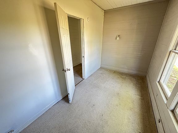 3rd image of 302 E Columbia Ave