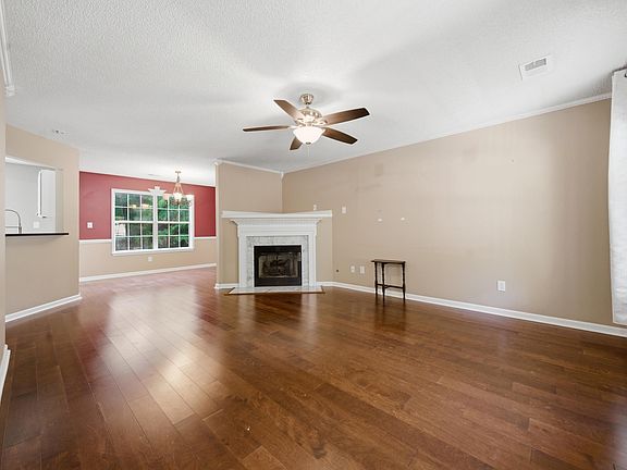 4th image of 518 Whitewater Dr