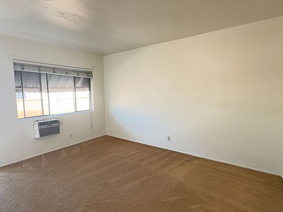 5th image of 12114 Rosecrans Ave