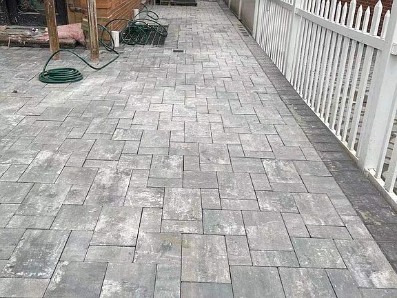 2nd image of 15036 Roosevelt Ave #1