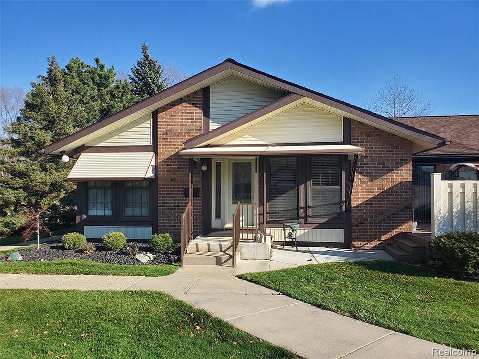 1st image of 40618 Newport Dr