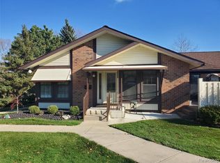 40618 Newport Dr, Plymouth, MI 48170