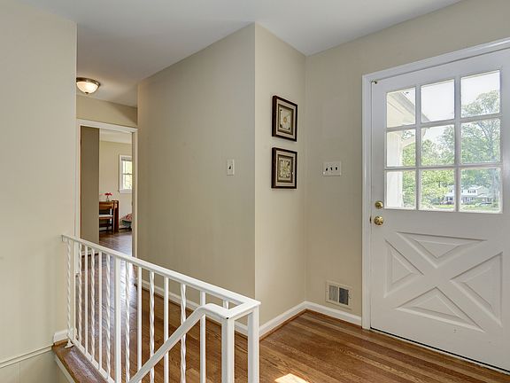2nd image of 3538 Queen Anne Dr