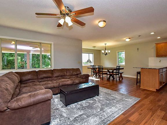3rd image of 205 N Meadowlark Ct